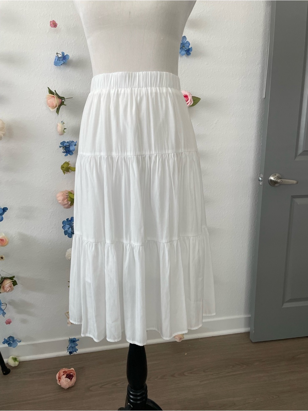 SHEIN White Tiered Midi Skirt with Elastic Waist